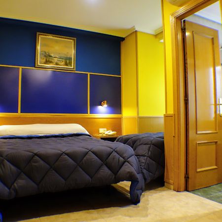 Hotel Tripolis Toledo Exterior foto