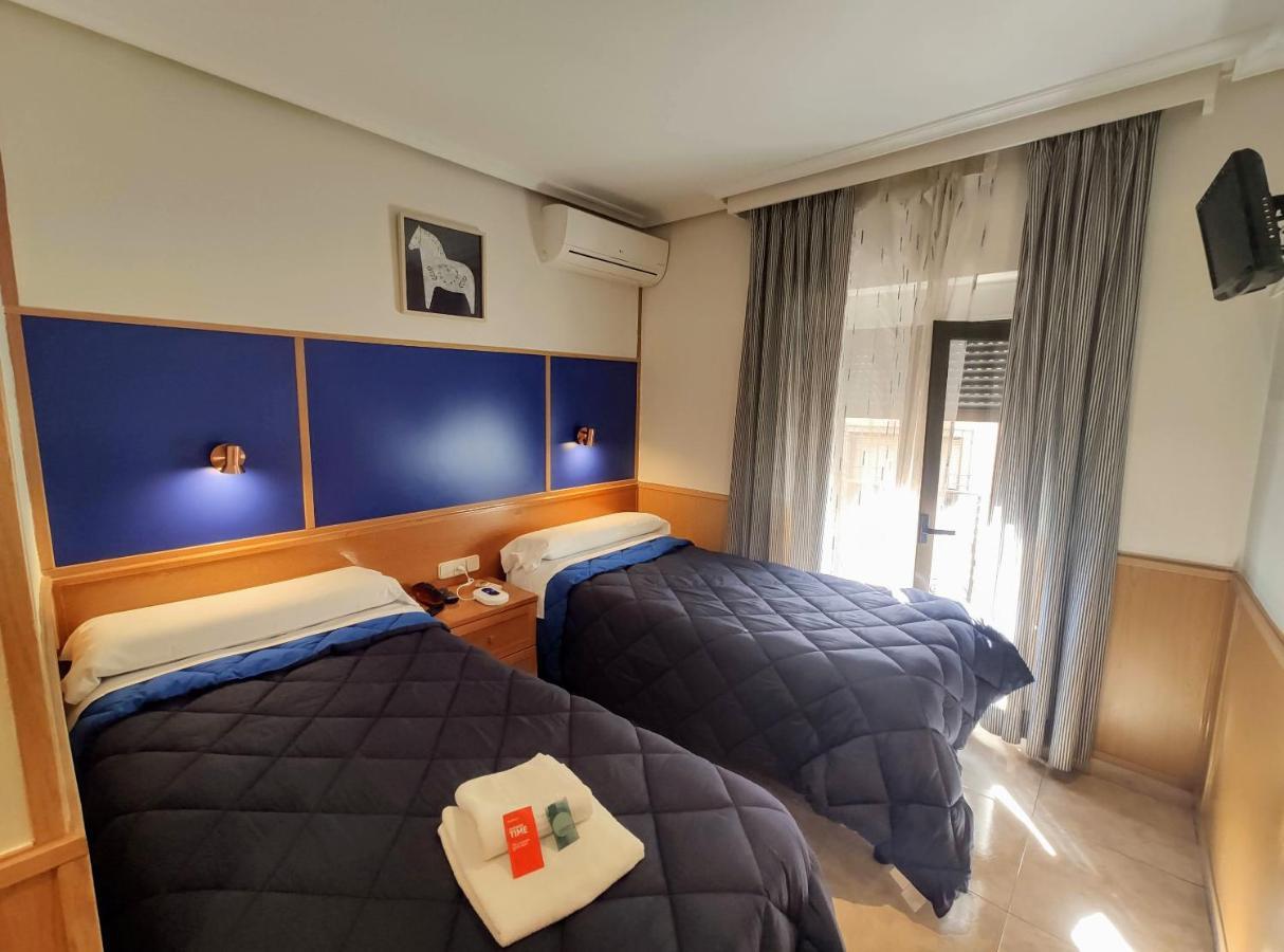 Hotel Tripolis Toledo Exterior foto