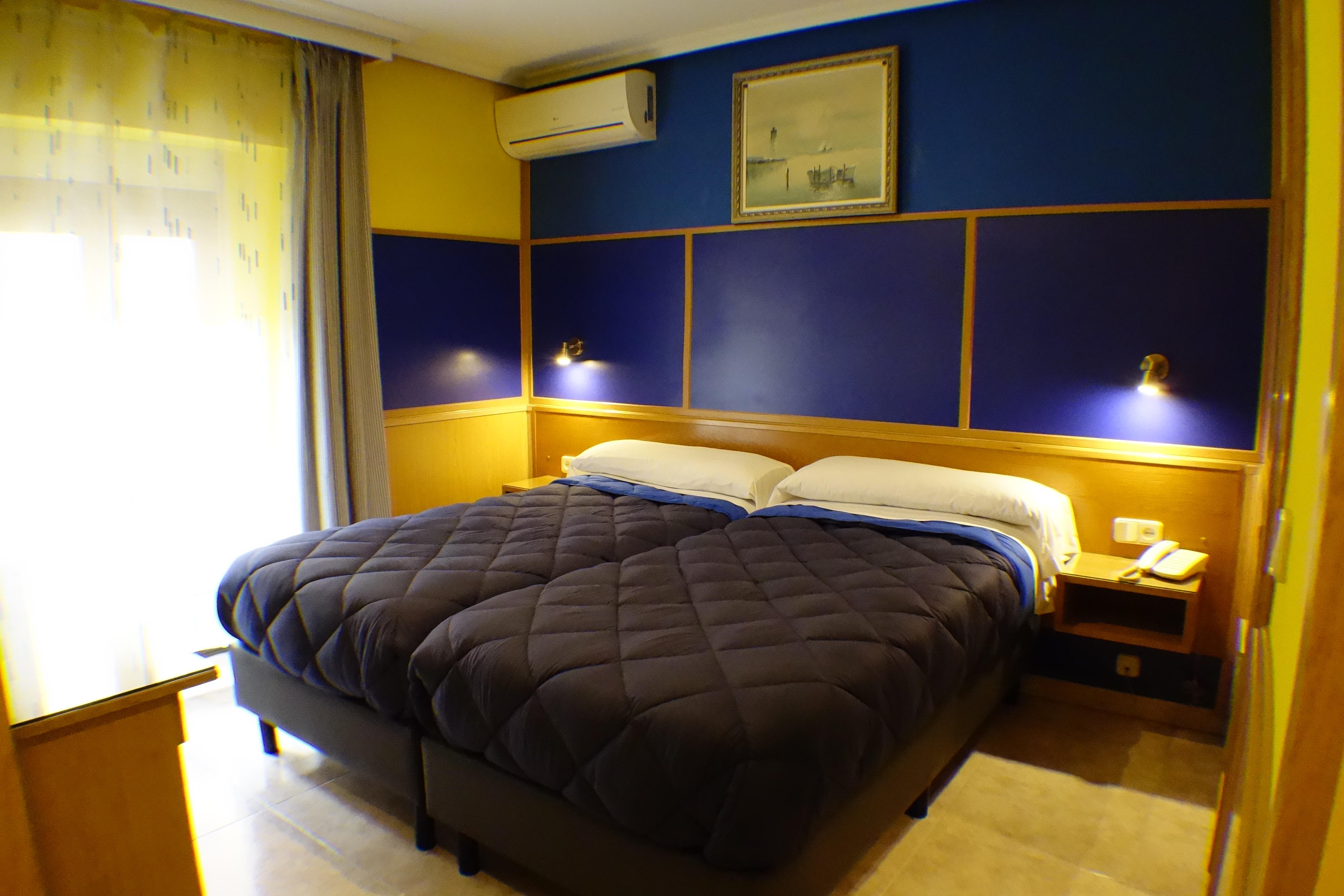 Hotel Tripolis Toledo Exterior foto
