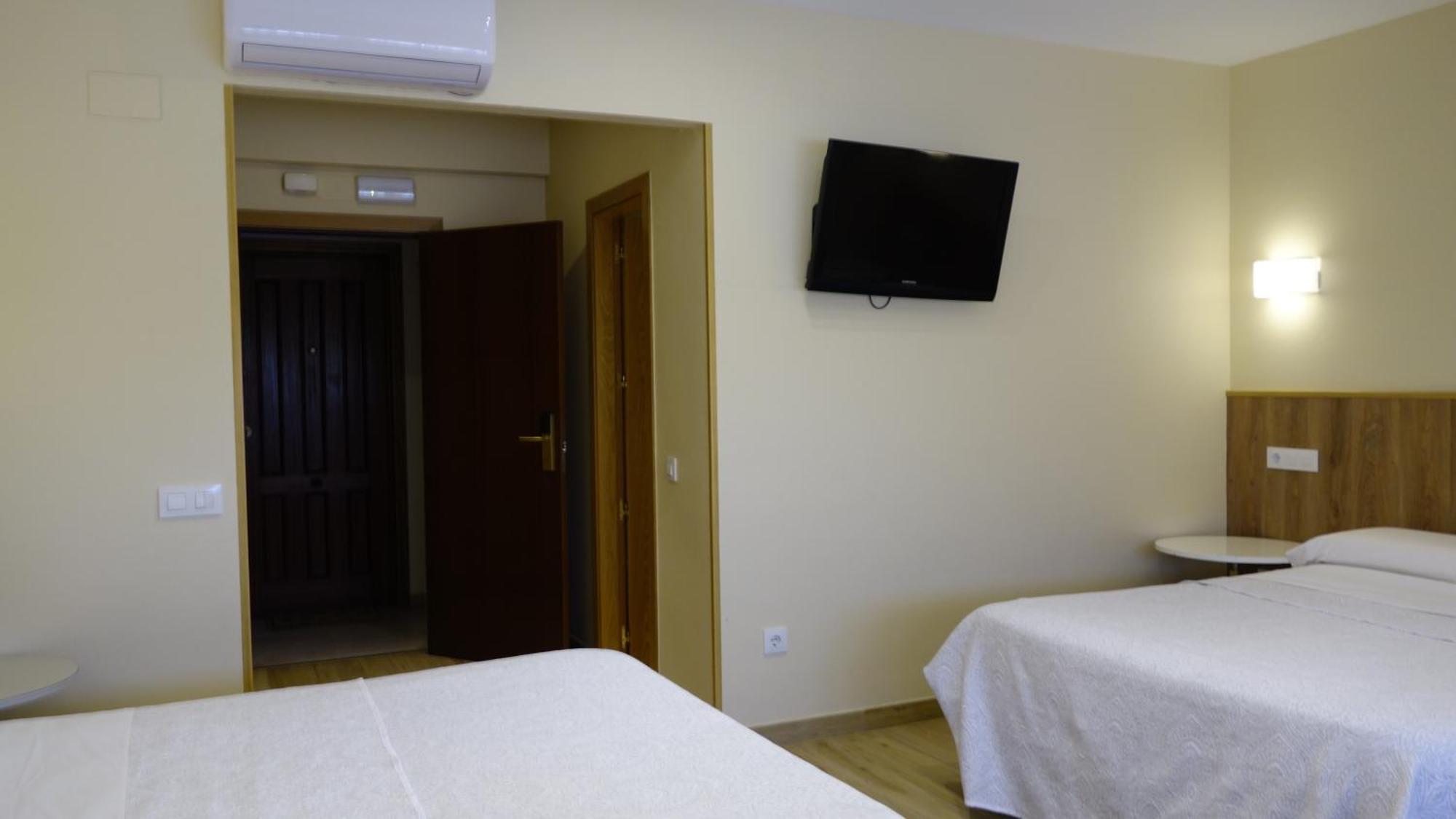 Hotel Tripolis Toledo Exterior foto