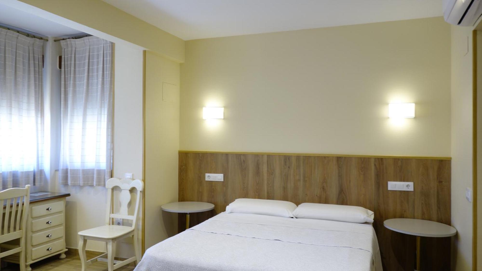 Hotel Tripolis Toledo Exterior foto