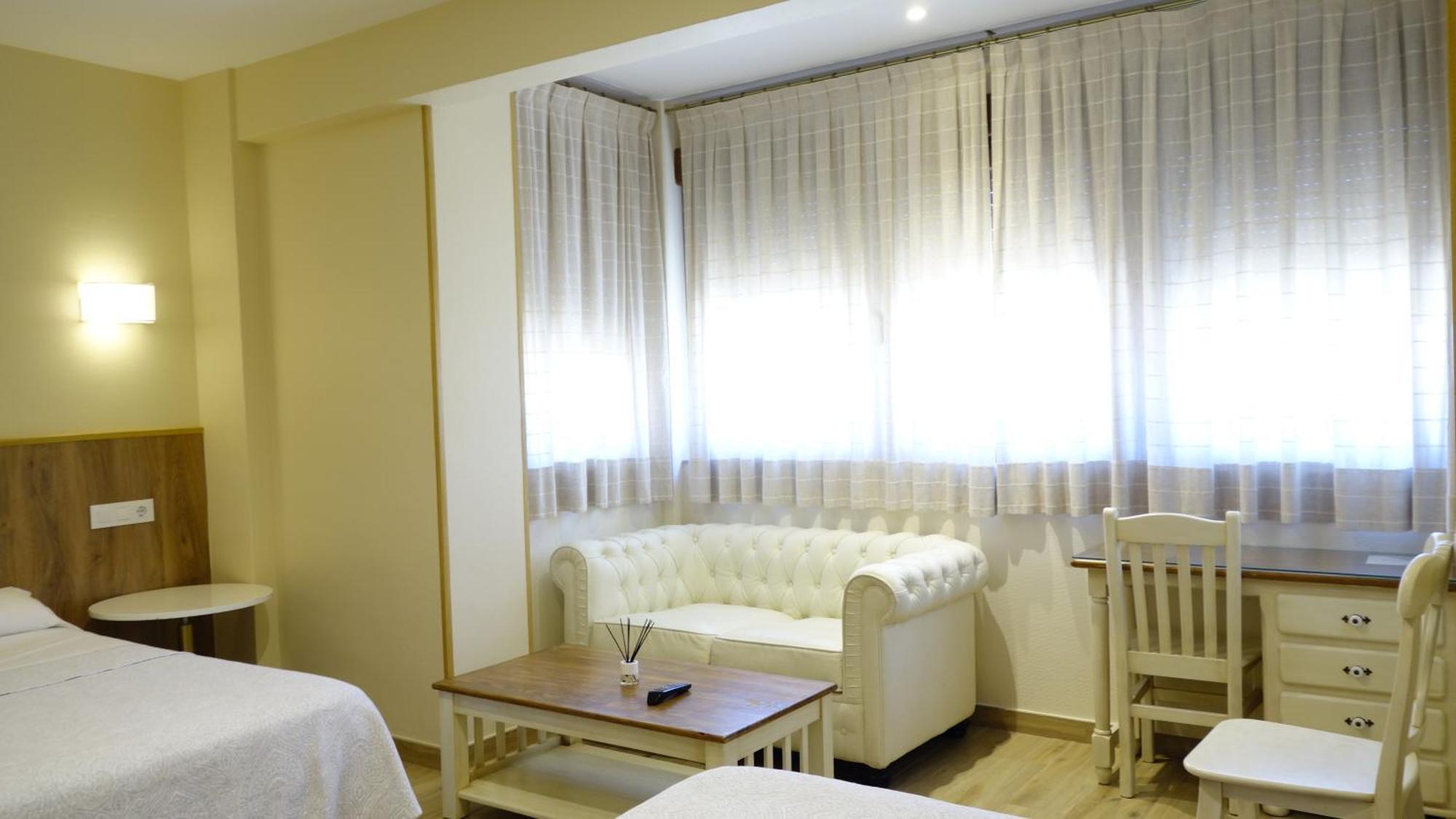 Hotel Tripolis Toledo Exterior foto