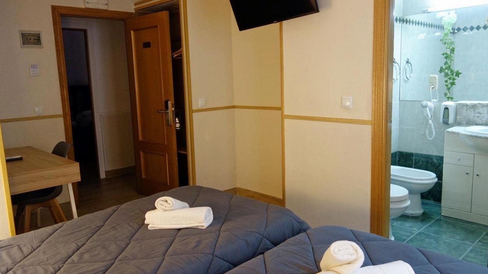 Hotel Tripolis Toledo Exterior foto